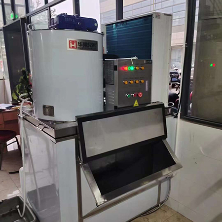 1吨不锈钢片冰机交付常州某食品厂使用