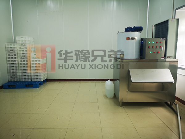 1吨片冰制冰机交付河南某食品加工厂使用(图1)
