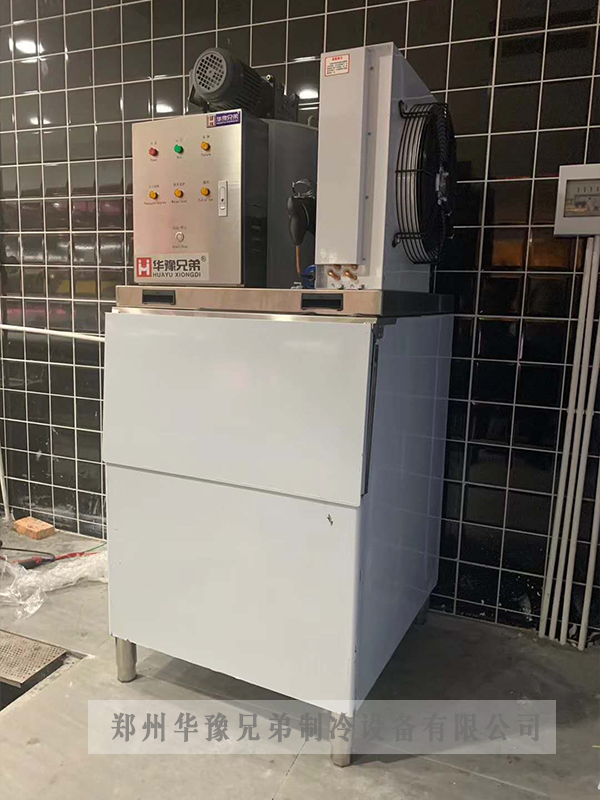 300公斤片冰机交付浙江杭州某超市使用(图1)